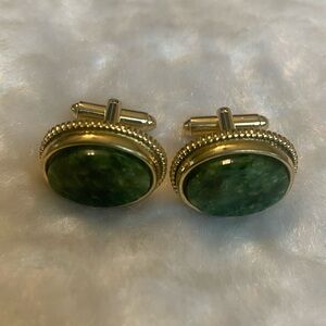 🍀VTG SHIELD Gold-Tone Green Stone Cufflinks